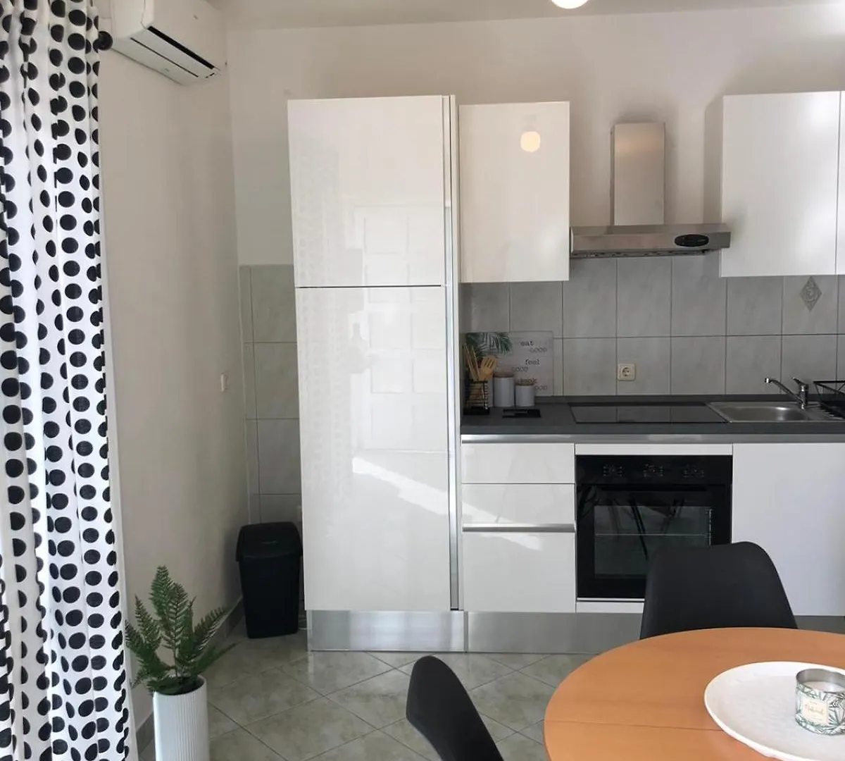 Apartment In Okrug Gornji With Sea View, Air Conditioning, Wifi, Washing Machine 5049-1 Trogir